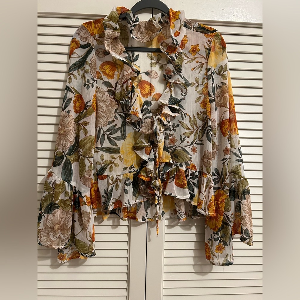 Floral Top w/ Ruffle Trim- New